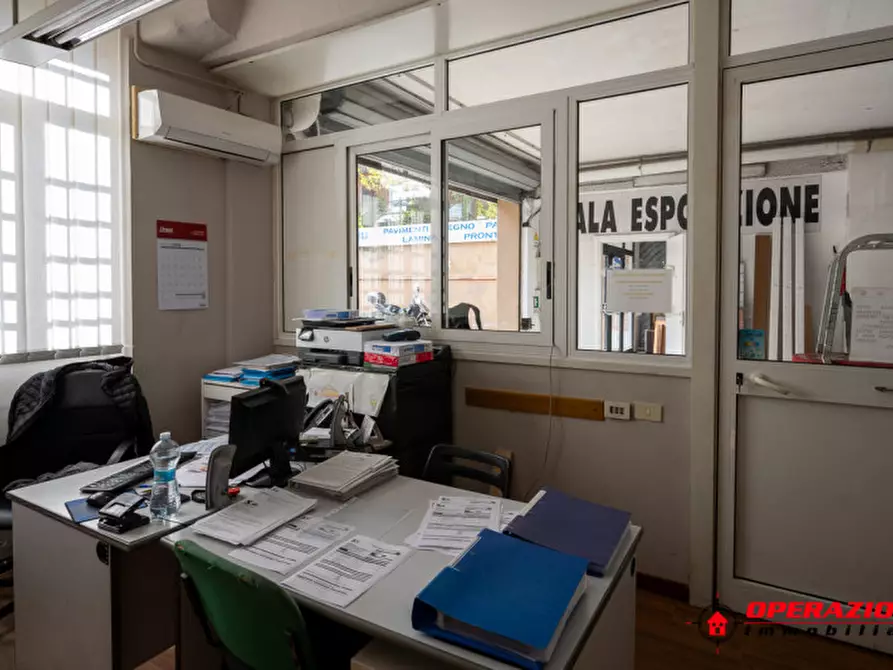 Immagine 10 di Negozio in affitto  in via pieve ligure a Roma