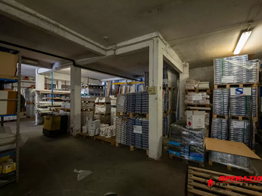 Immagine 19 di Negozio in affitto  in via pieve ligure a Roma