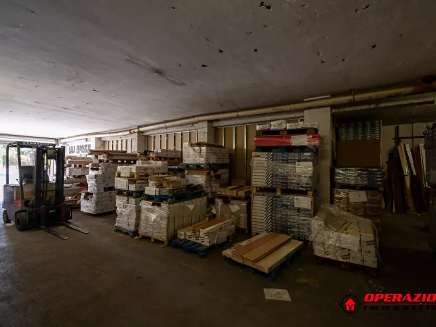 Immagine 21 di Negozio in affitto  in via pieve ligure a Roma