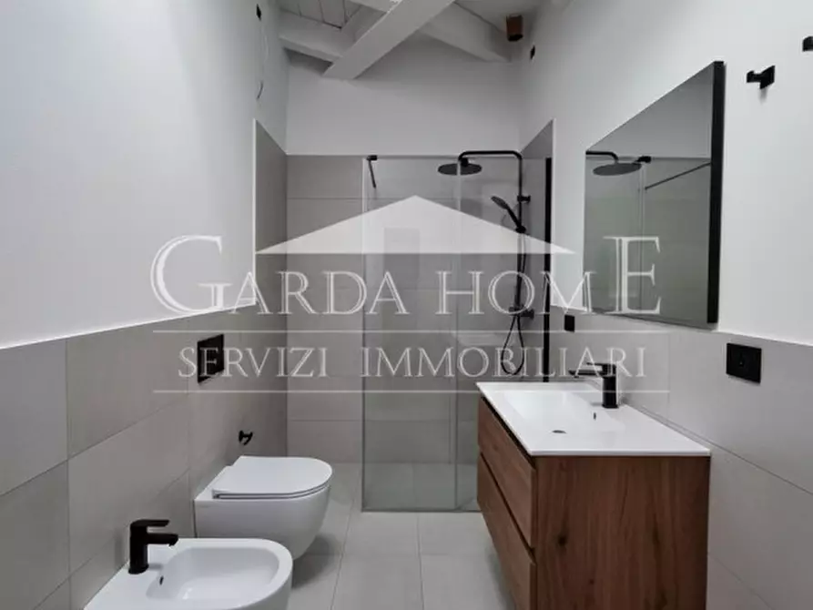 Immagine 3 di Appartamento in vendita  in Via Lecco a Desenzano Del Garda