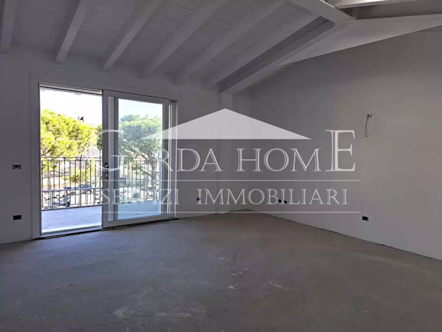 Immagine 5 di Appartamento in vendita  in Via Lecco a Desenzano Del Garda