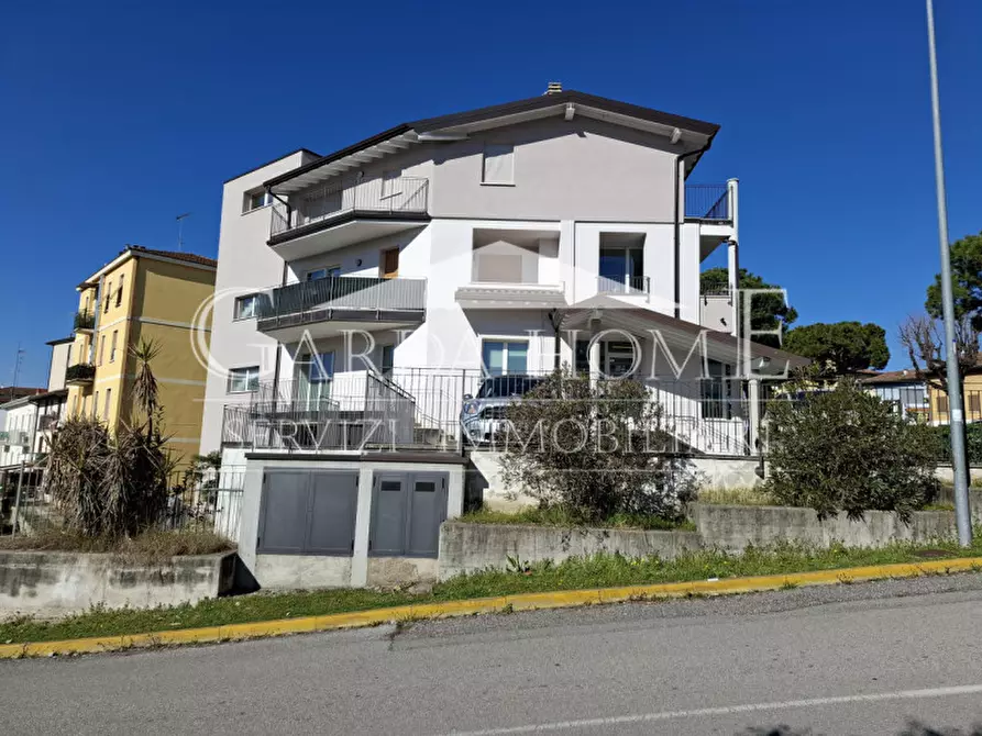 Immagine 7 di Appartamento in vendita  in Via Lecco a Desenzano Del Garda