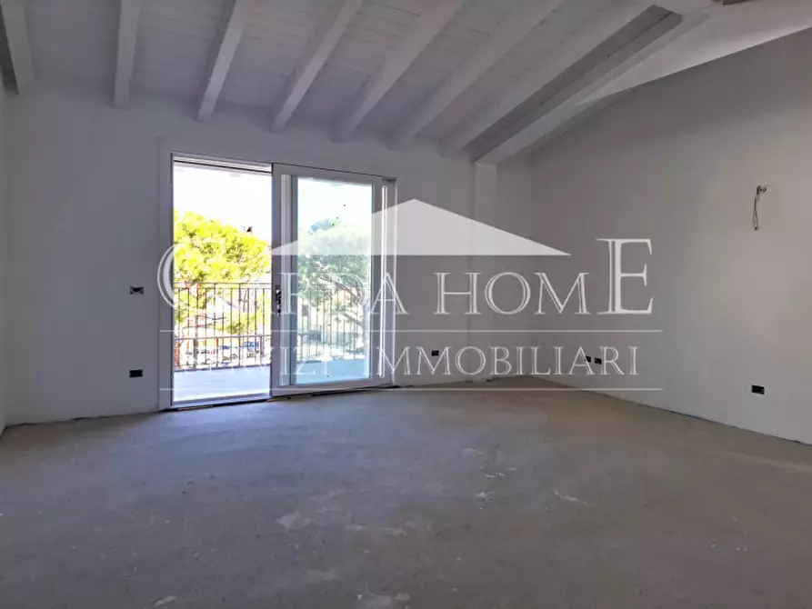 Immagine 9 di Appartamento in vendita  in Via Lecco a Desenzano Del Garda