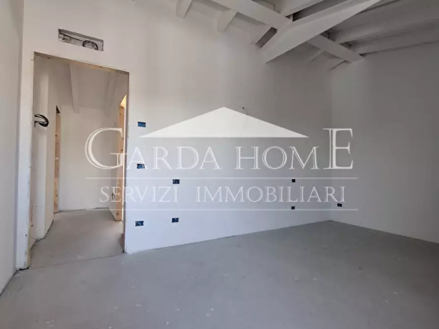 Immagine 14 di Appartamento in vendita  in Via Lecco a Desenzano Del Garda