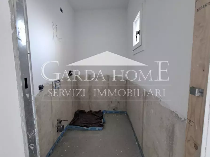 Immagine 15 di Appartamento in vendita  in Via Lecco a Desenzano Del Garda