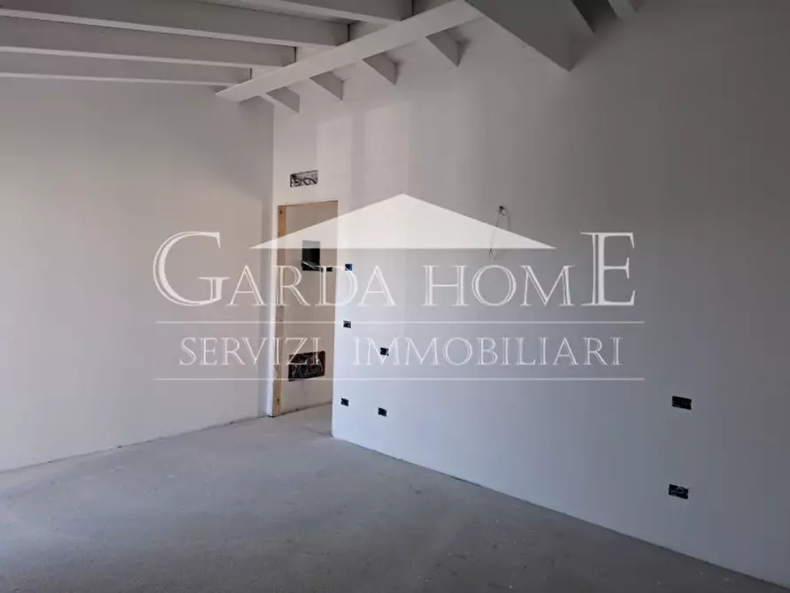 Immagine 16 di Appartamento in vendita  in Via Lecco a Desenzano Del Garda