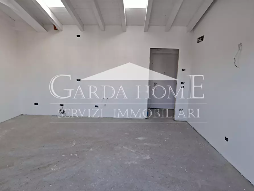Immagine 21 di Appartamento in vendita  in Via Lecco a Desenzano Del Garda