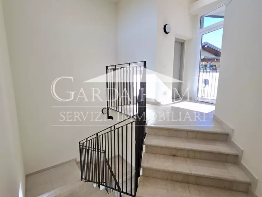 Immagine 27 di Appartamento in vendita  in Via Lecco a Desenzano Del Garda