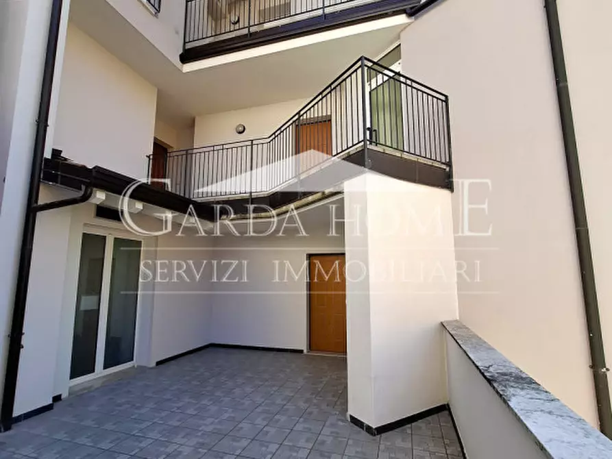 Immagine 30 di Appartamento in vendita  in Via Lecco a Desenzano Del Garda