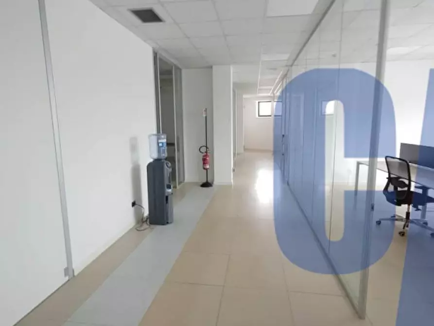 Immagine 10 di Ufficio in affitto  in VIA GROSIO a Milano