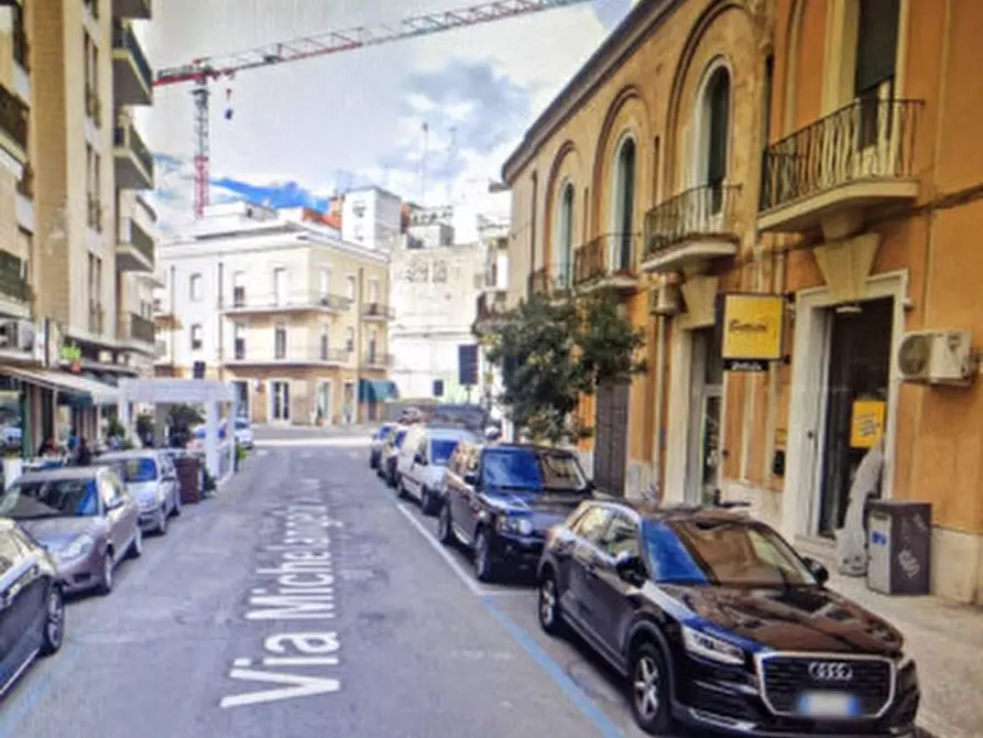 Immagine 1 di Negozio in affitto  in Via Michelangelo Schipa 11 a Lecce