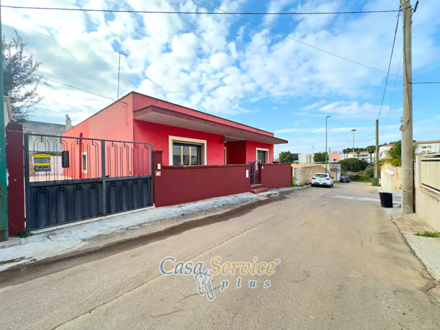 Immagine 1 di Villa in vendita  in Via Madrid a Casarano