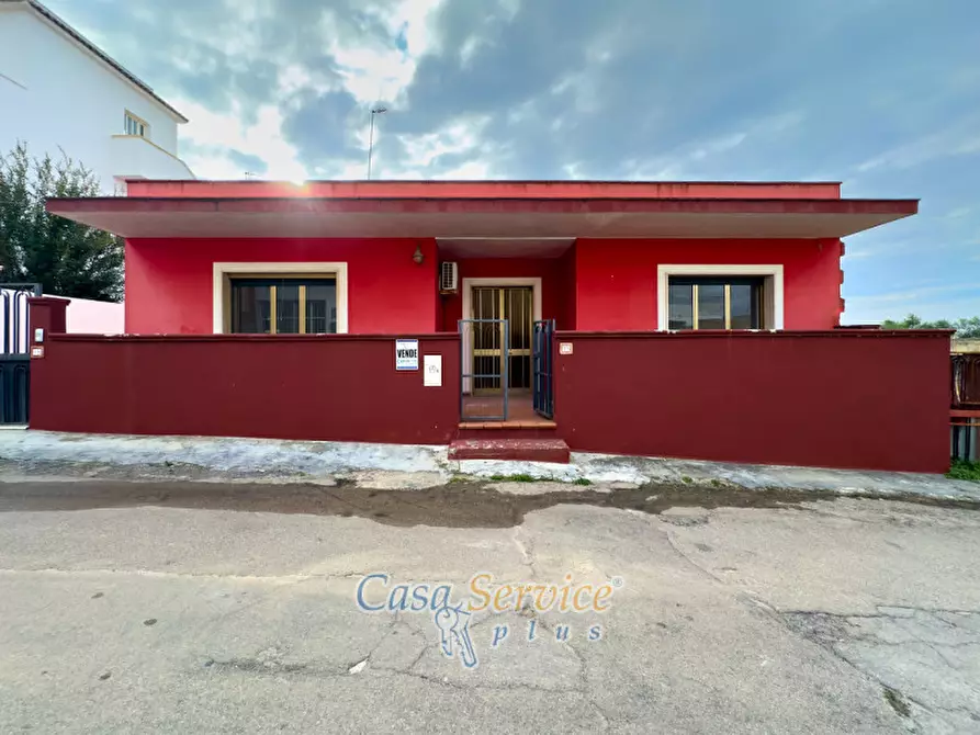 Immagine 1 di Villa in vendita  in Via Madrid a Casarano