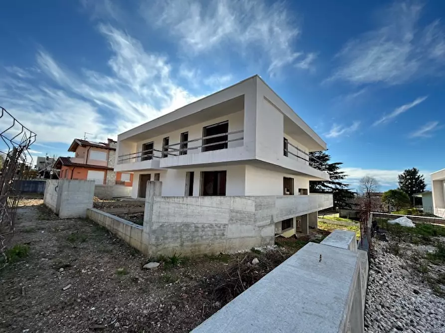 Immagine 4 di Casa bifamiliare in vendita  in Via A. Rossi a Santorso
