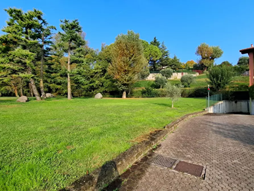 Immagine 31 di Appartamento in vendita  in Via Brescia a Soiano Del Lago