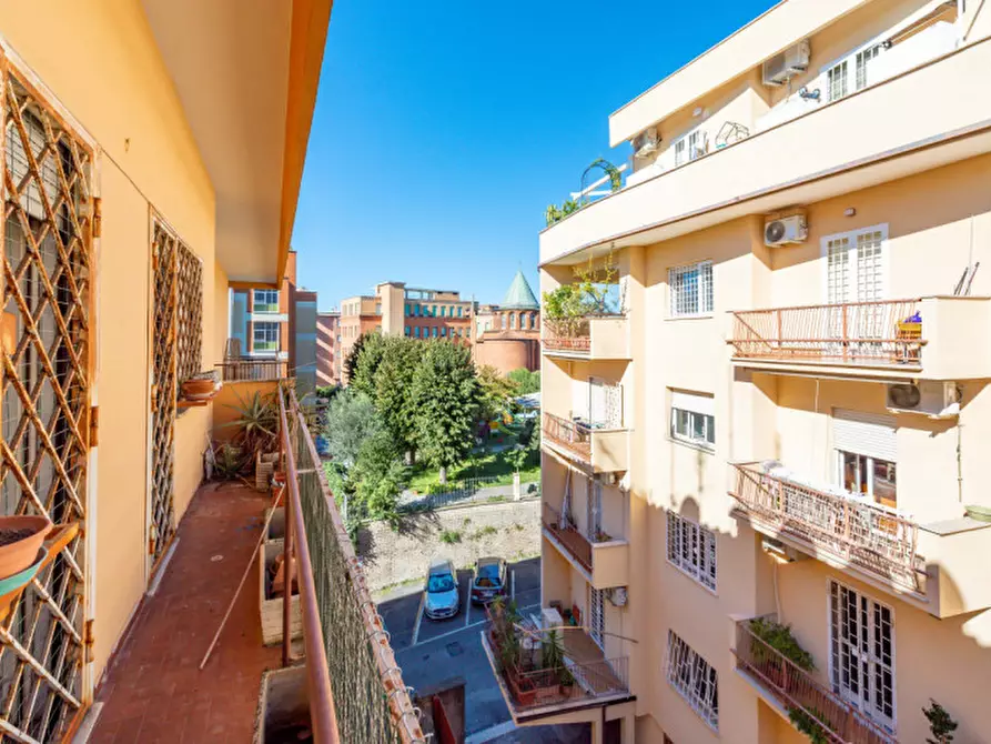 Immagine 10 di Appartamento in vendita  a Roma