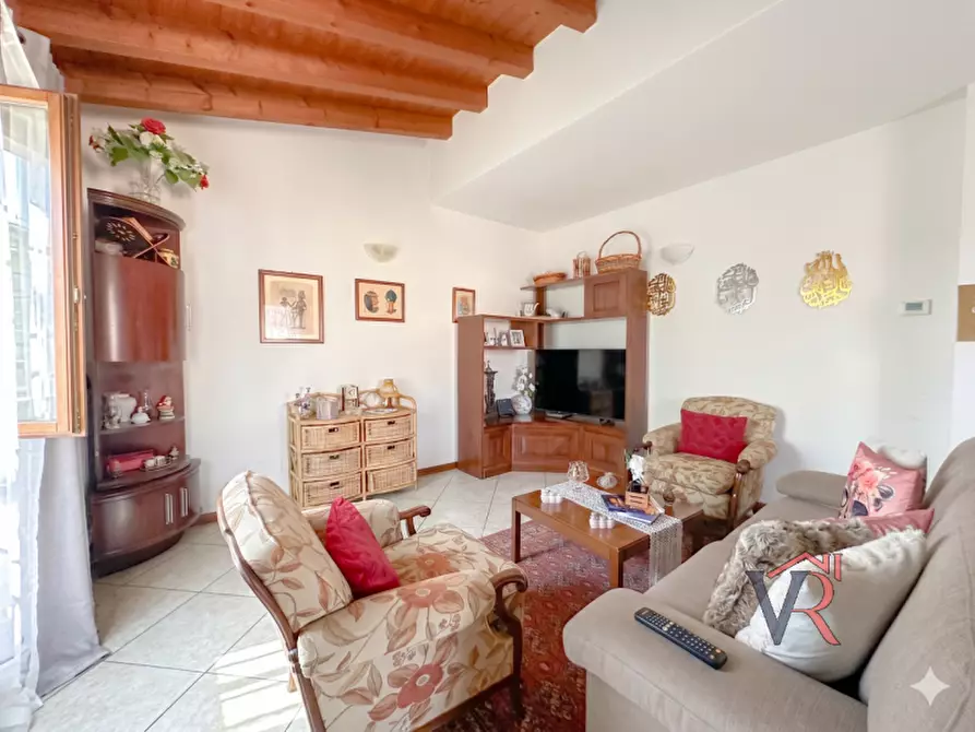 Immagine 14 di Appartamento in vendita  in Via Vittorio Veneto a Dello