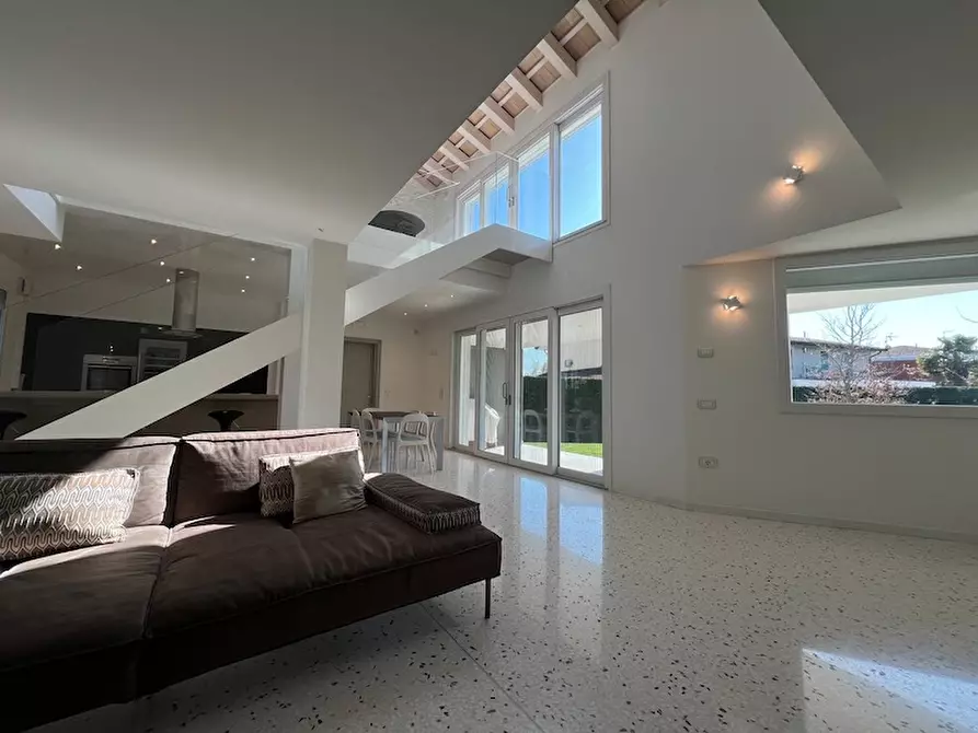 Immagine 1 di Casa indipendente in vendita  a Campolongo Maggiore