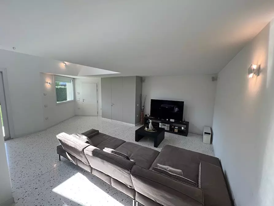 Immagine 17 di Casa indipendente in vendita  a Campolongo Maggiore