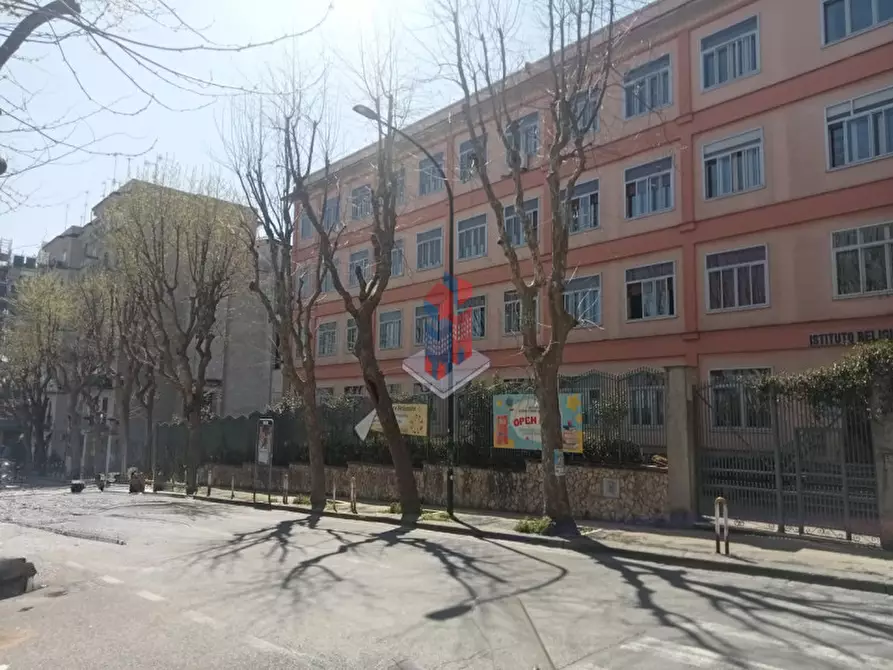 Immagine 4 di Appartamento in vendita  in VIA B.CAVALLINO adiacenze Villa Partenope a Napoli