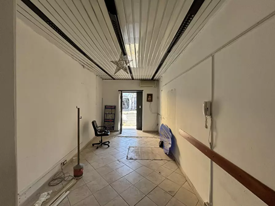 Immagine 3 di Negozio in affitto  in Via Purgatorio 103 a Torre Del Greco