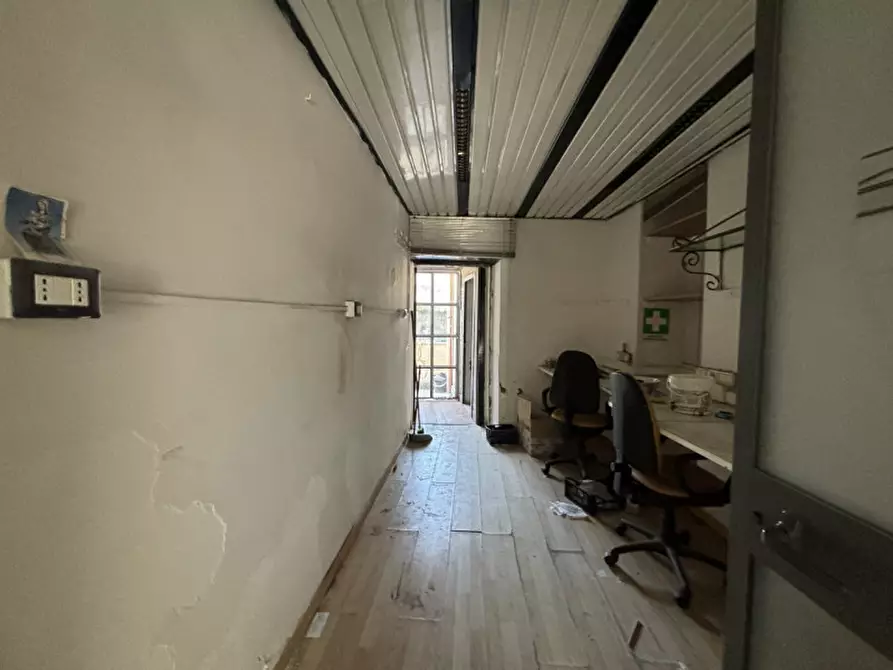 Immagine 5 di Negozio in affitto  in Via Purgatorio 103 a Torre Del Greco
