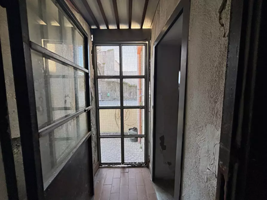 Immagine 6 di Negozio in affitto  in Via Purgatorio 103 a Torre Del Greco