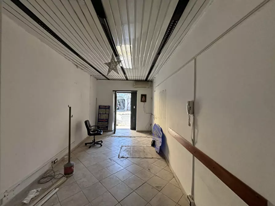 Immagine 8 di Negozio in affitto  in Via Purgatorio 103 a Torre Del Greco
