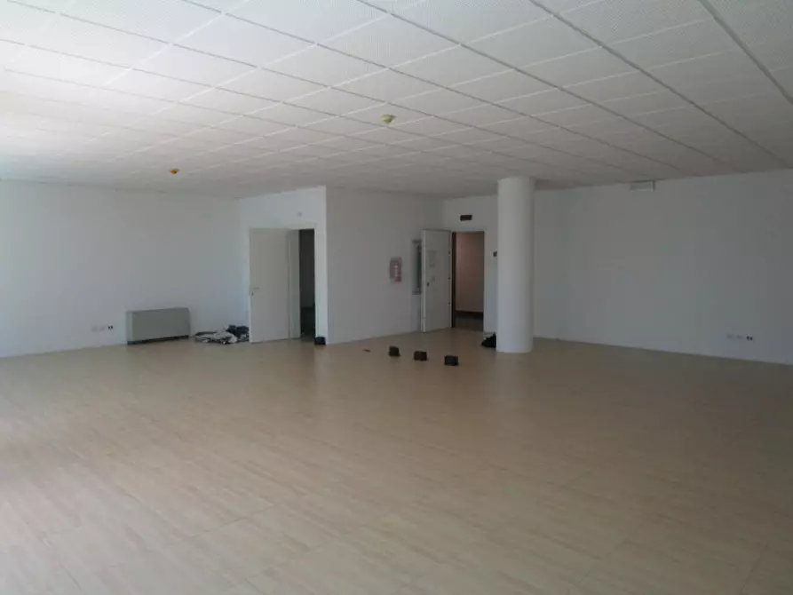 Immagine 3 di Ufficio in affitto  a Padova