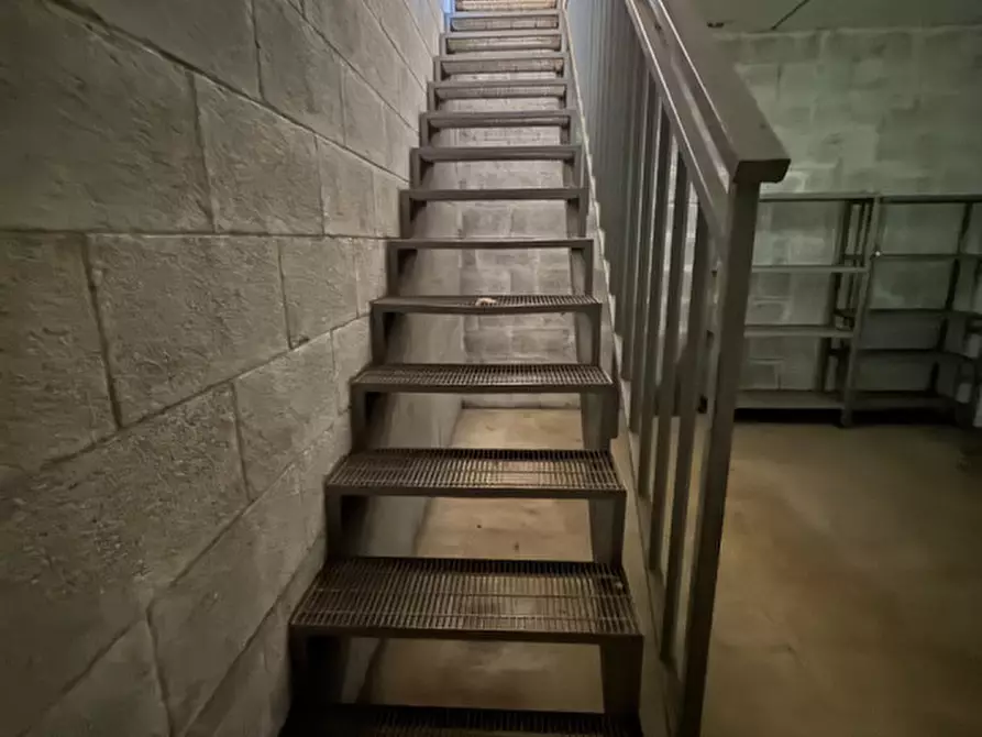 Immagine 3 di Negozio in vendita  in via bruno de finetti a Roma