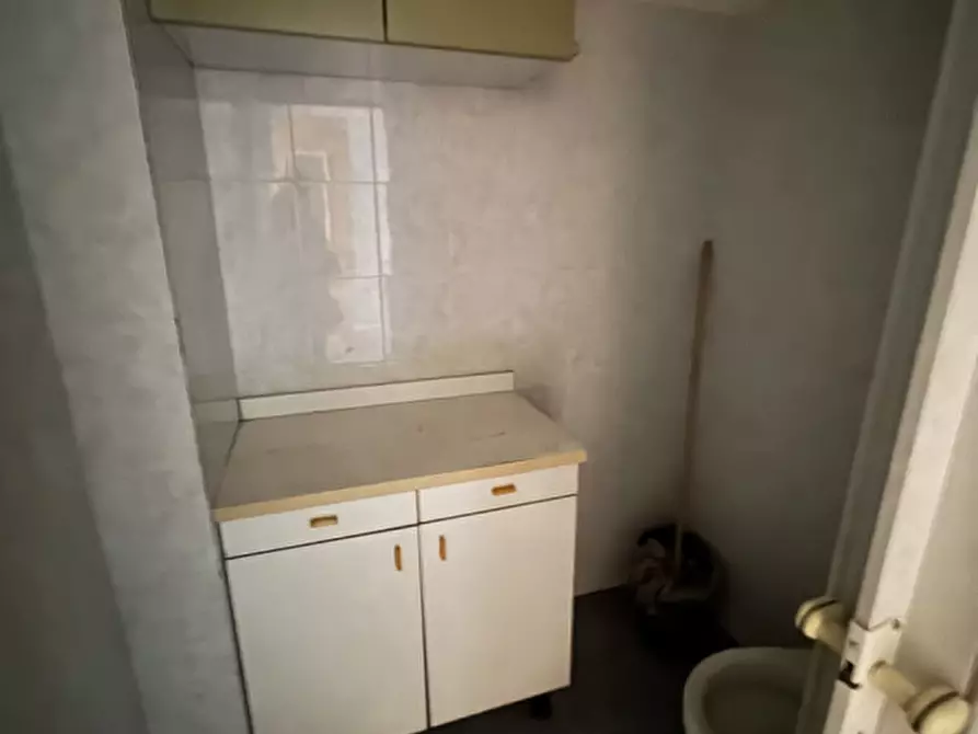 Immagine 7 di Negozio in vendita  in via bruno de finetti a Roma