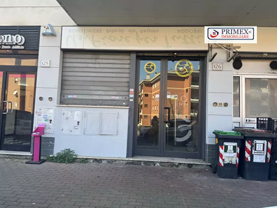 Immagine 12 di Negozio in vendita  in via bruno de finetti a Roma