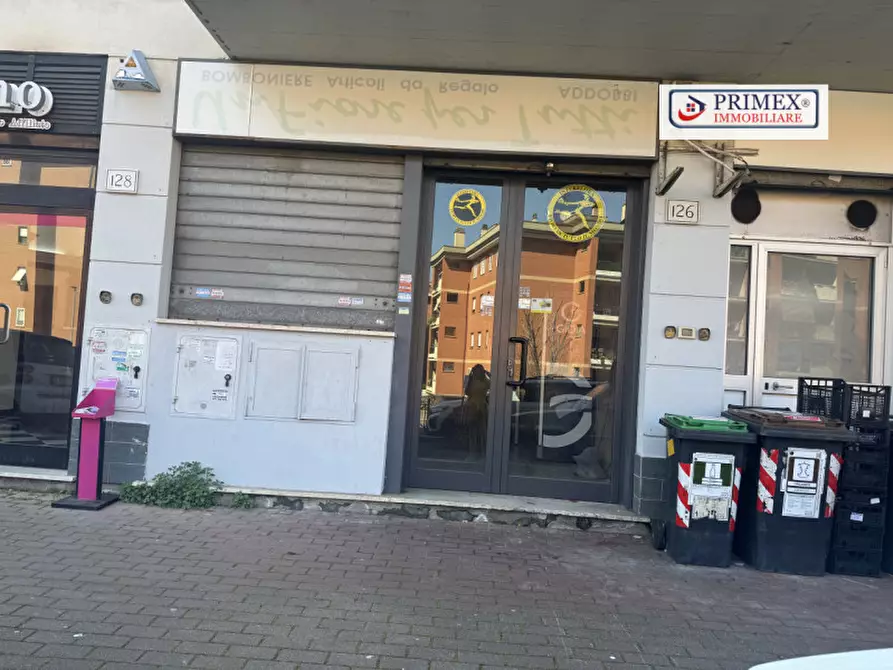 Immagine 13 di Negozio in vendita  in via bruno de finetti a Roma