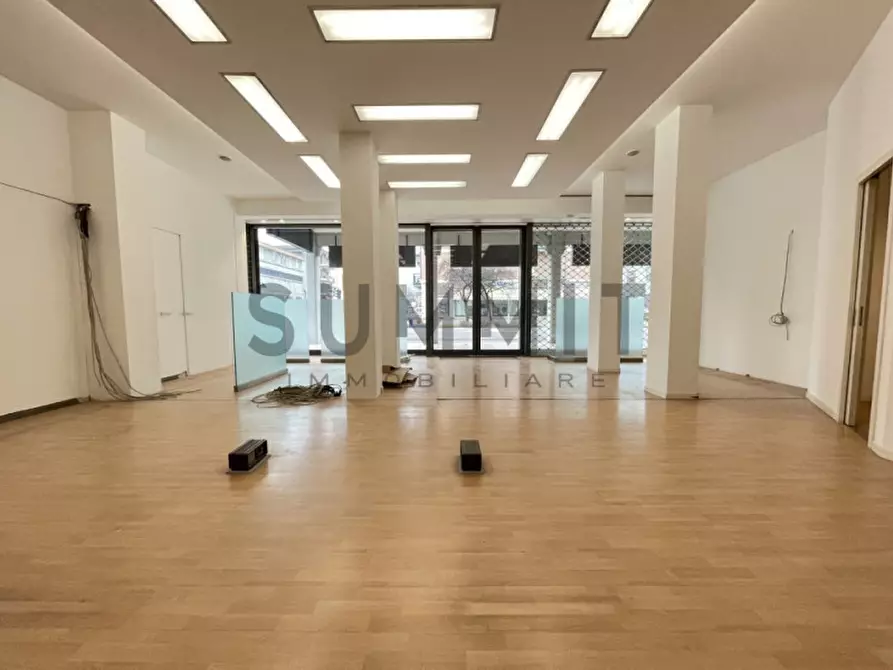 Immagine 3 di Negozio in affitto  in Via Santissima Trinità a Schio