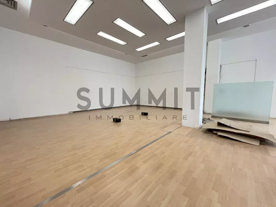 Immagine 5 di Negozio in affitto  in Via Santissima Trinità a Schio