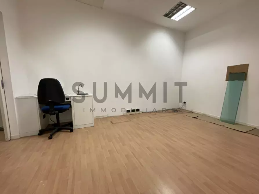 Immagine 11 di Negozio in affitto  in Via Santissima Trinità a Schio