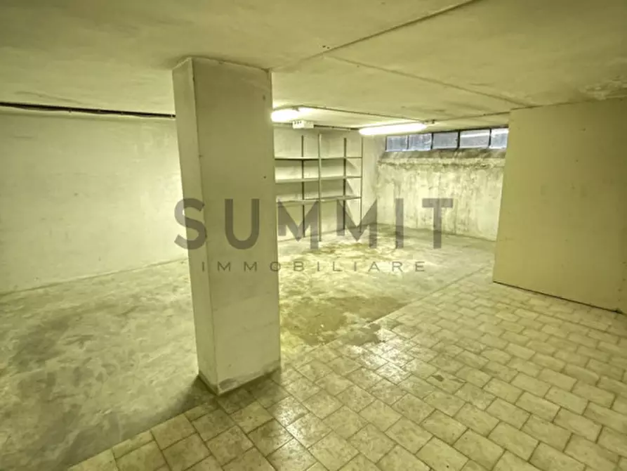 Immagine 14 di Negozio in affitto  in Via Santissima Trinità a Schio