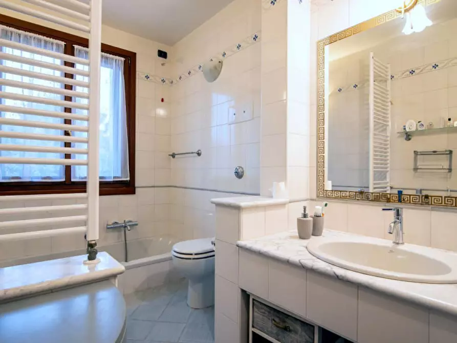 Immagine 17 di Villa in vendita  a Selvazzano Dentro