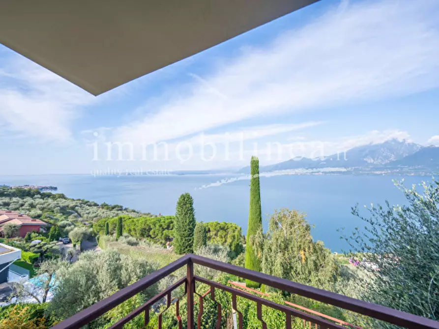 Immagine 1 di Villa in vendita  in VIA PER LE PRANDINE Piano T-S1 a Torri Del Benaco