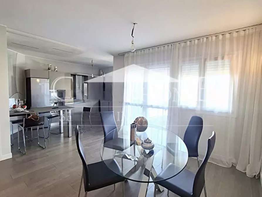 Immagine 4 di Appartamento in vendita  in Via Ettore Andreis a Desenzano Del Garda