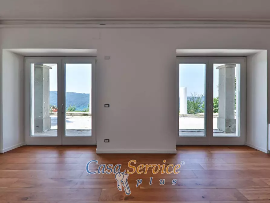 Immagine 8 di Villa in vendita  in Via Spiaggia del Lago a Castel Gandolfo