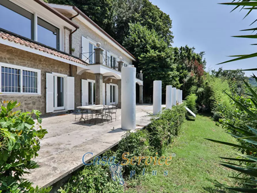 Immagine 11 di Villa in vendita  in Via Spiaggia del Lago a Castel Gandolfo