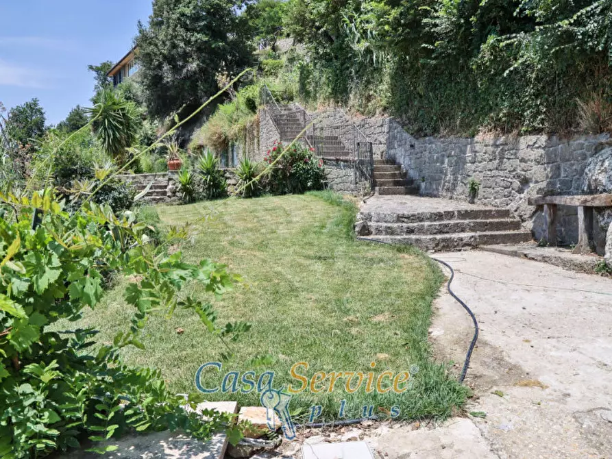 Immagine 13 di Villa in vendita  in Via Spiaggia del Lago a Castel Gandolfo