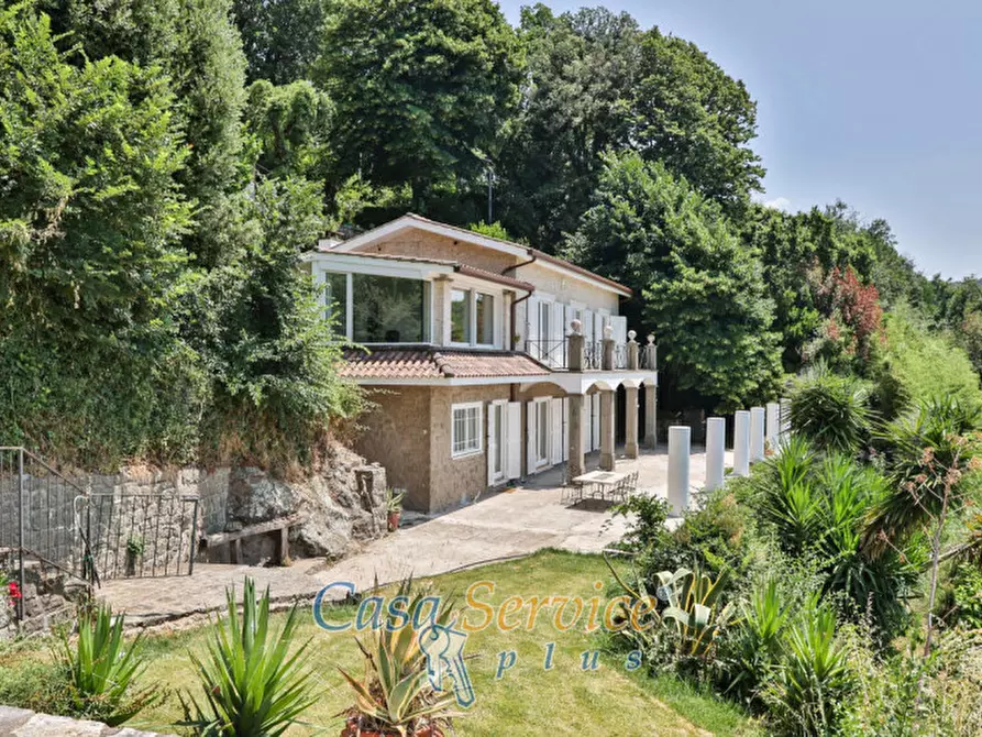 Immagine 14 di Villa in vendita  in Via Spiaggia del Lago a Castel Gandolfo