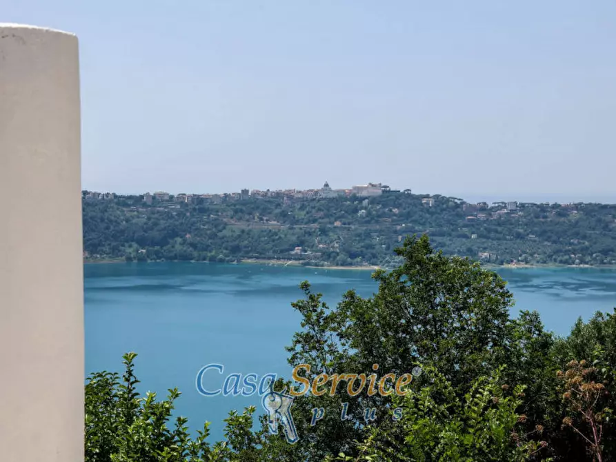 Immagine 16 di Villa in vendita  in Via Spiaggia del Lago a Castel Gandolfo
