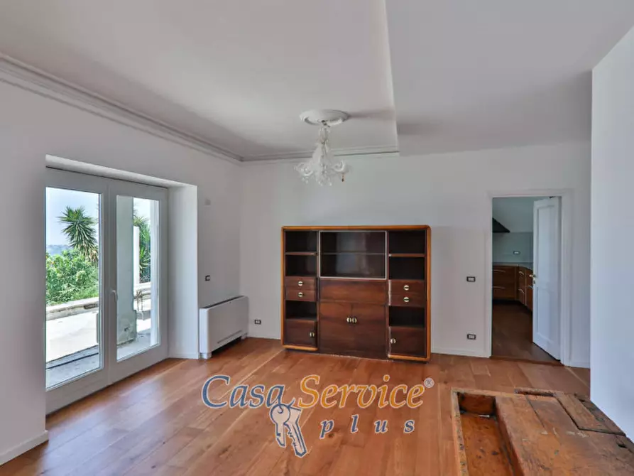 Immagine 17 di Villa in vendita  in Via Spiaggia del Lago a Castel Gandolfo