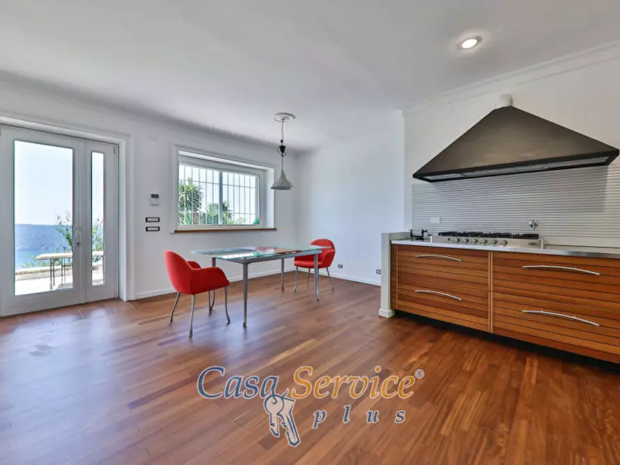 Immagine 19 di Villa in vendita  in Via Spiaggia del Lago a Castel Gandolfo