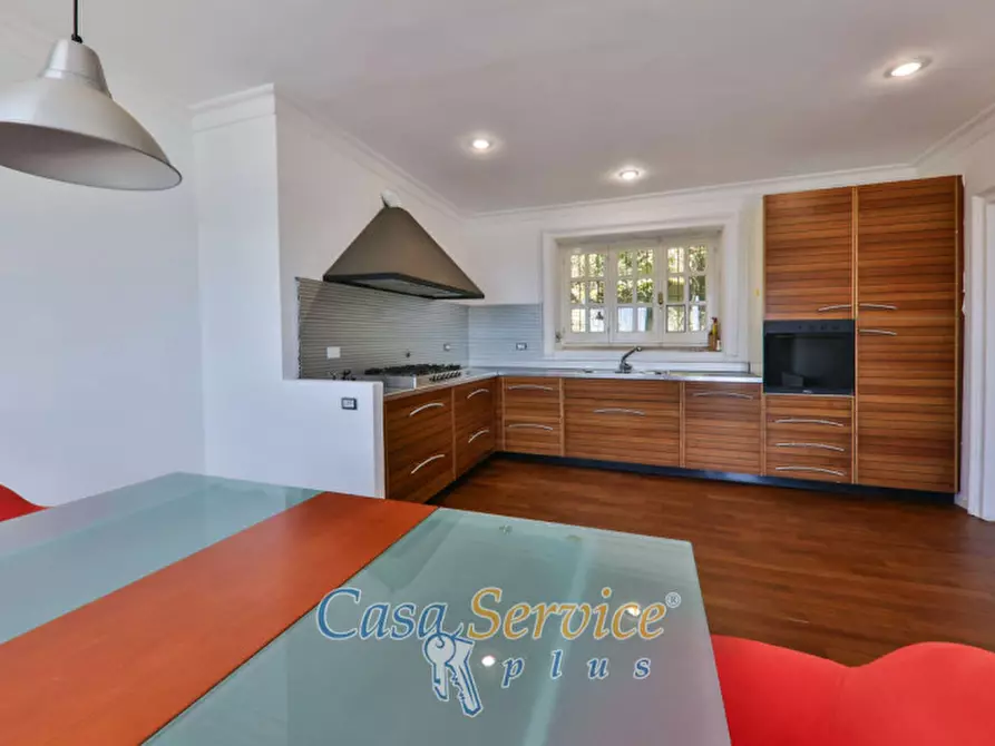 Immagine 21 di Villa in vendita  in Via Spiaggia del Lago a Castel Gandolfo