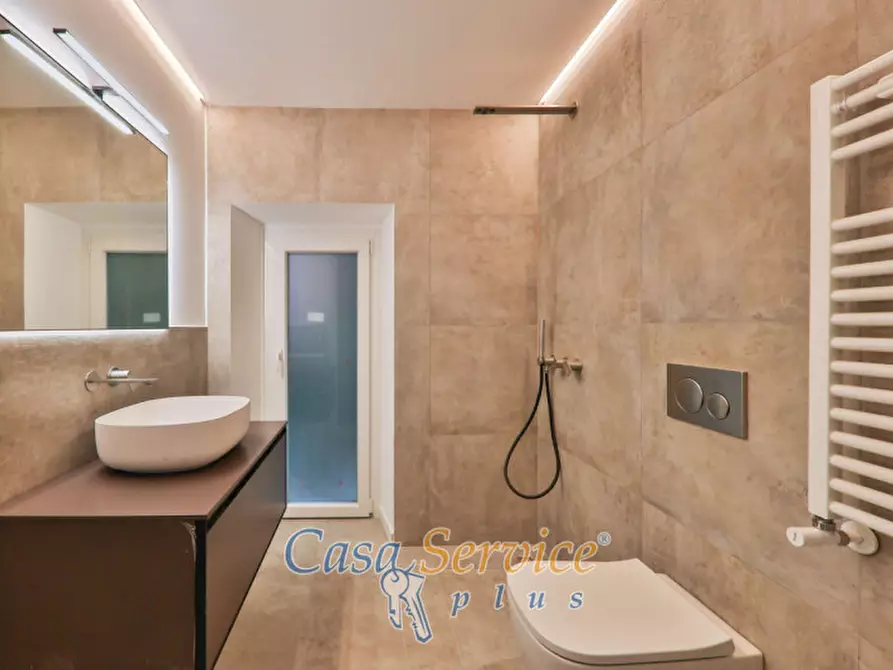 Immagine 22 di Villa in vendita  in Via Spiaggia del Lago a Castel Gandolfo