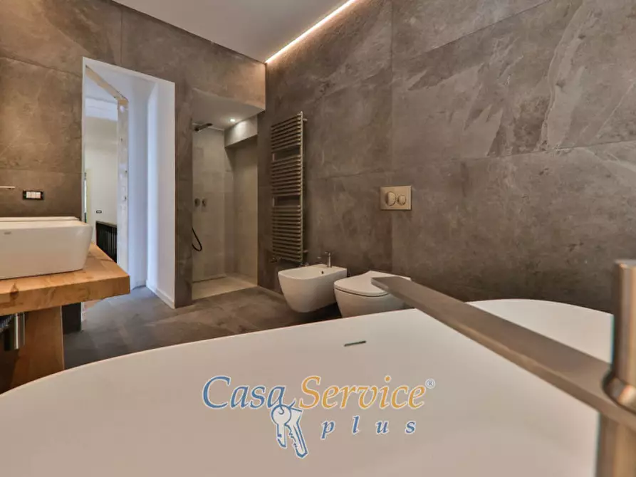 Immagine 28 di Villa in vendita  in Via Spiaggia del Lago a Castel Gandolfo